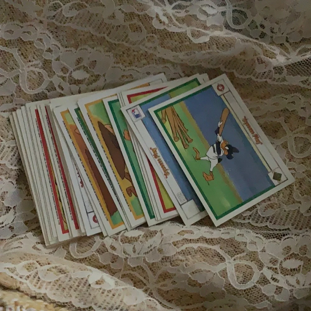 Lot of 26 Upper Deck Looney Tunes Squeeze Play Cards Pre Owned